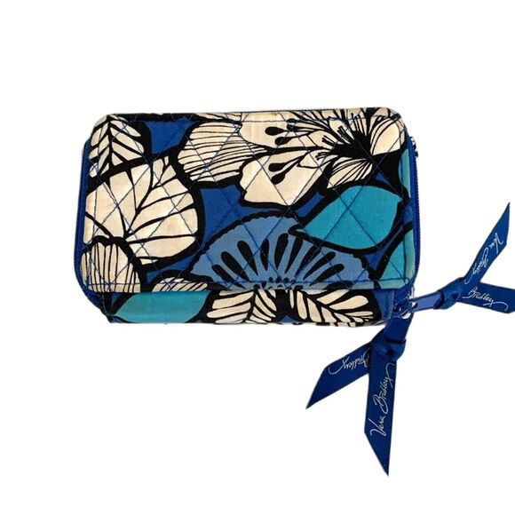Vera Bradley Blue Bayou Blue White Floral Quilted Zip Around Wallet Crossbody - Picture 2 of 10